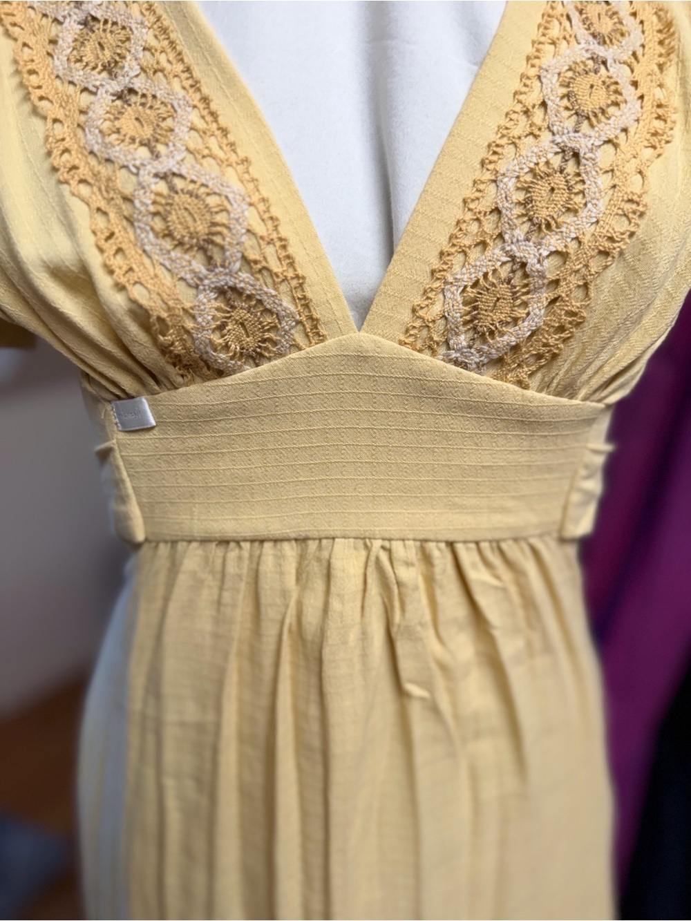 Sunlit Lace-Trim V-Neck Midi Dress in Yellow - Picture 4 of 8